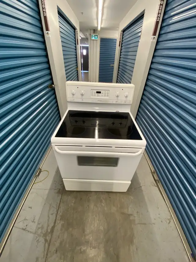 KENMORE ELECTRIC GLASS STOVE