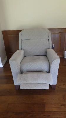LAZY BOY RECLINER 3 YEARS OLD - Photo 3