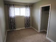 3 Bed/1  Bath Upper Suite $1750/mo. Forest Lawn - Utls/Int Incl - Photo 7