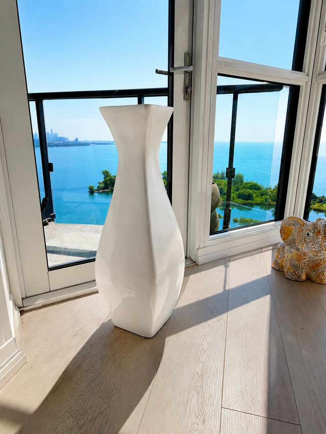 Modern white Ceramic Indoor Vase