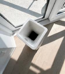 Modern white Ceramic Indoor Vase - Photo 2