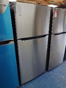 Frigidaire '30' Stainless Steel Top Freezer Bottom Fridge - Photo 3