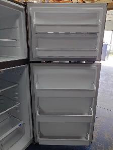 Frigidaire '30' Stainless Steel Top Freezer Bottom Fridge - Photo 5
