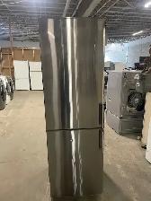 Réfrigérateur stainless 24'' style condo 73'' hauteur Electrolux