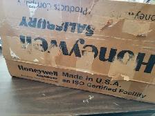 NEW Honeywell Salisbury Class 4 Electrical Gloves – 36kV - Photo 2