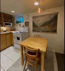 Top St B location 1 bed/1bath smaller pet ok - Photo 2
