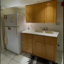 Top St B location 1 bed/1bath smaller pet ok - Photo 4