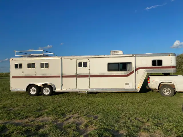 1991 Featherlite Living Quarters