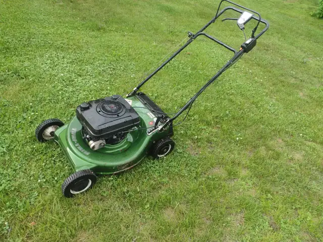 Tondeuse a gazon TECUMSEH autopropulser 21'' 6 hp de coupe