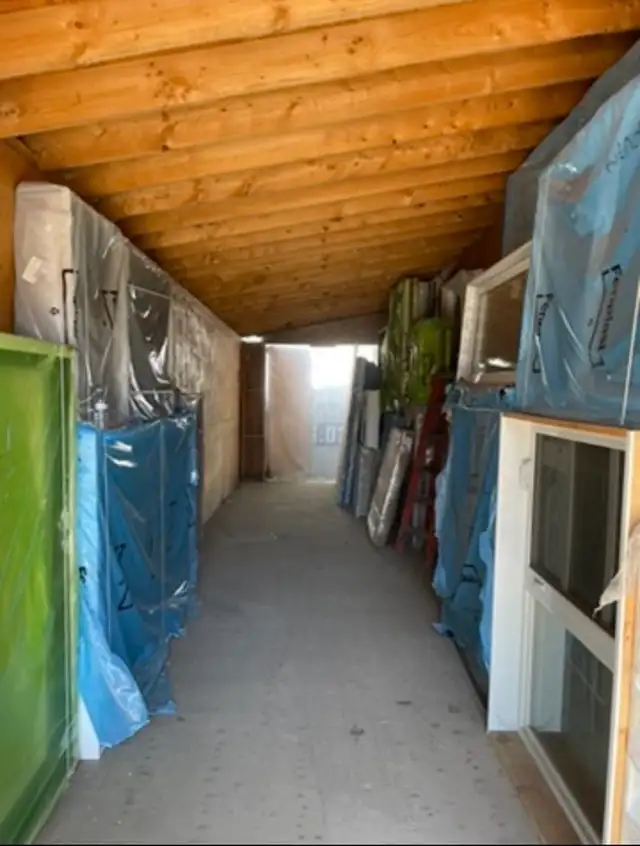 LIQUIDATION DE SURPLUS D'INVENTAIRE DE PORTES ET FENETRES