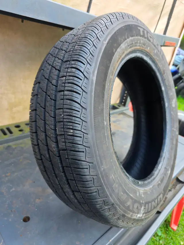 Uniroyal Tiger Paw P195/65R15 M&S Single Tire W Like New Thread