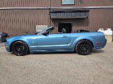 2008 Ford Mustang GT / 5 SPEED MANUAL / V8 CONVERTIBLE - Photo 4