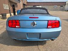 2008 Ford Mustang GT / 5 SPEED MANUAL / V8 CONVERTIBLE - Photo 7