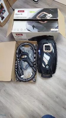 Miele Guard L1 AllFloor Canister Vacuum - Photo 3