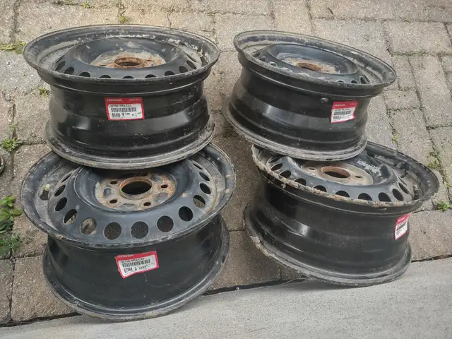 4  jantes Honda Civic 195-65R15. Bolt Pattern 5x114.3