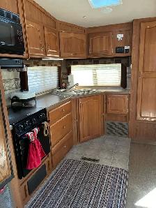 27 1/2 foot 5th wheel - Photo 4