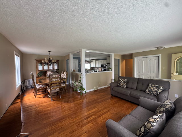 3 Bed 2.5 Bath House For Rent In St.Vital Plus Den