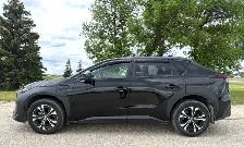 2023 Toyota bZ4X XLE AWD TECH PKG - ONE OWNER - NO ACCIDENTS - Photo 2