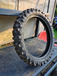 Dunlop Sports D752 110/90-19 Knobby Rear Tire - Photo 2