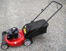 YARDWORKS REAR BAG GAS LAWNMOWER
