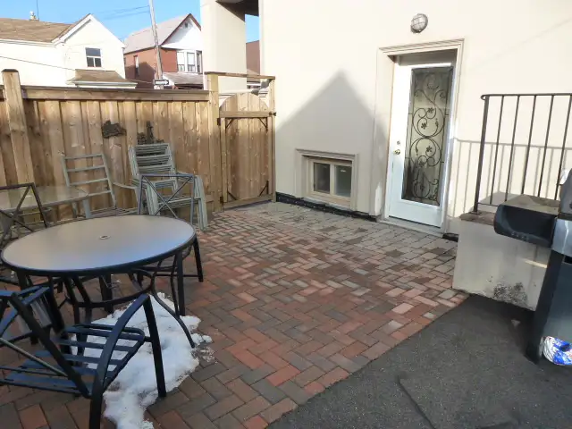 Spacious 3-bedroom Apartment St. Clair/Dufferin/ Rogers parking