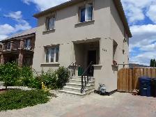 Spacious 3-bedroom Apartment St. Clair/Dufferin/ Rogers parking - Photo 2
