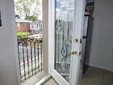 Spacious 3-bedroom Apartment St. Clair/Dufferin/ Rogers parking - Photo 3