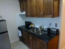 Spacious 3-bedroom Apartment St. Clair/Dufferin/ Rogers parking - Photo 4