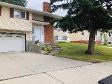 Fully Furnished 3-Bedroom Main Floor in Varsity | - Photo 9
