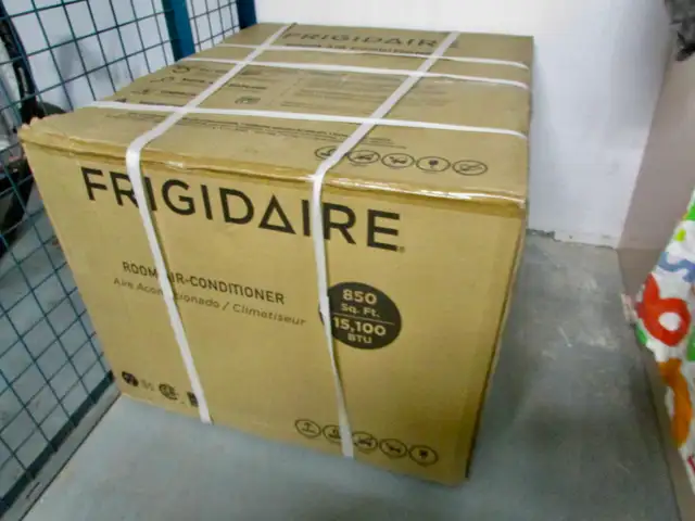 NEWFRIGIDAIRE 15,00 BTU 115V Air Conditioner Cools 850SQ,FT