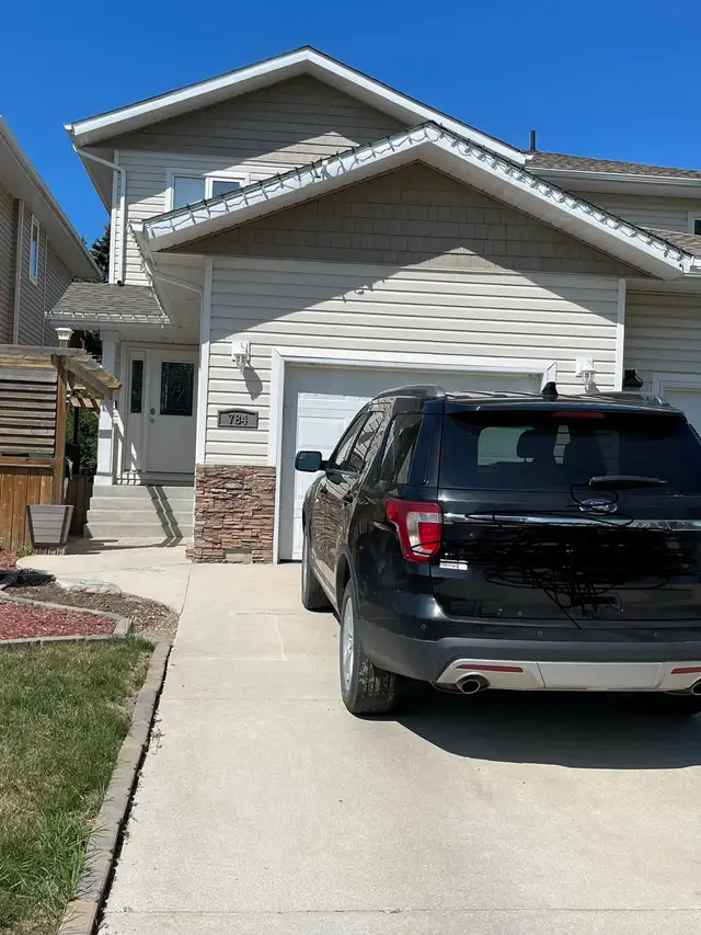 3-Bedrooms Townhouse for Rent – Available August 1, 20