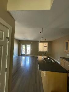 3-Bedrooms Townhouse for Rent – Available August 1, 20 - Photo 8
