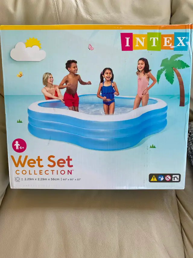 New in Sealed Box Intex Swim Centre Family Pool with Air Pump
