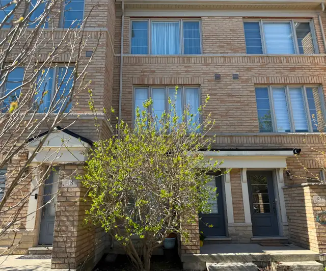 Modern Townhouse Near Woodbine Beach For Rent