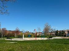 Modern Townhouse Near Woodbine Beach For Rent - Photo 9