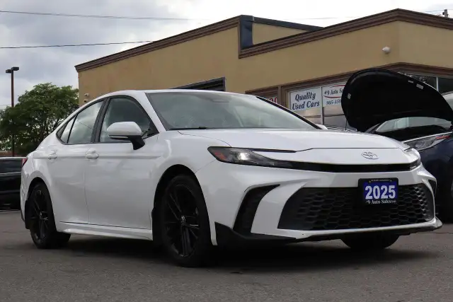 2025 Toyota Camry SE Hybrid