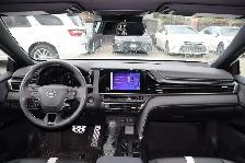 2025 Toyota Camry SE Hybrid - Photo 17