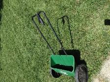 Scott's Acuugreen 1000 lawn spreader