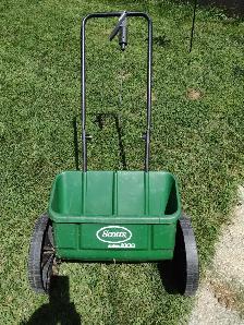 Scott's Acuugreen 1000 lawn spreader - Photo 2
