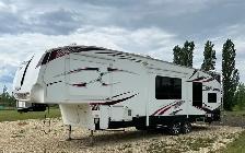 2011 Keystone Fuzion FZ322 Toy Hauler 5th Wheel 35’ - Photo 2