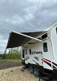 2011 Keystone Fuzion FZ322 Toy Hauler 5th Wheel 35’ - Photo 3