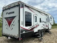 2011 Keystone Fuzion FZ322 Toy Hauler 5th Wheel 35’ - Photo 4