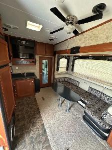 2011 Keystone Fuzion FZ322 Toy Hauler 5th Wheel 35’ - Photo 5