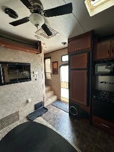 2011 Keystone Fuzion FZ322 Toy Hauler 5th Wheel 35’ - Photo 6