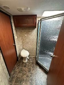 2011 Keystone Fuzion FZ322 Toy Hauler 5th Wheel 35’ - Photo 9
