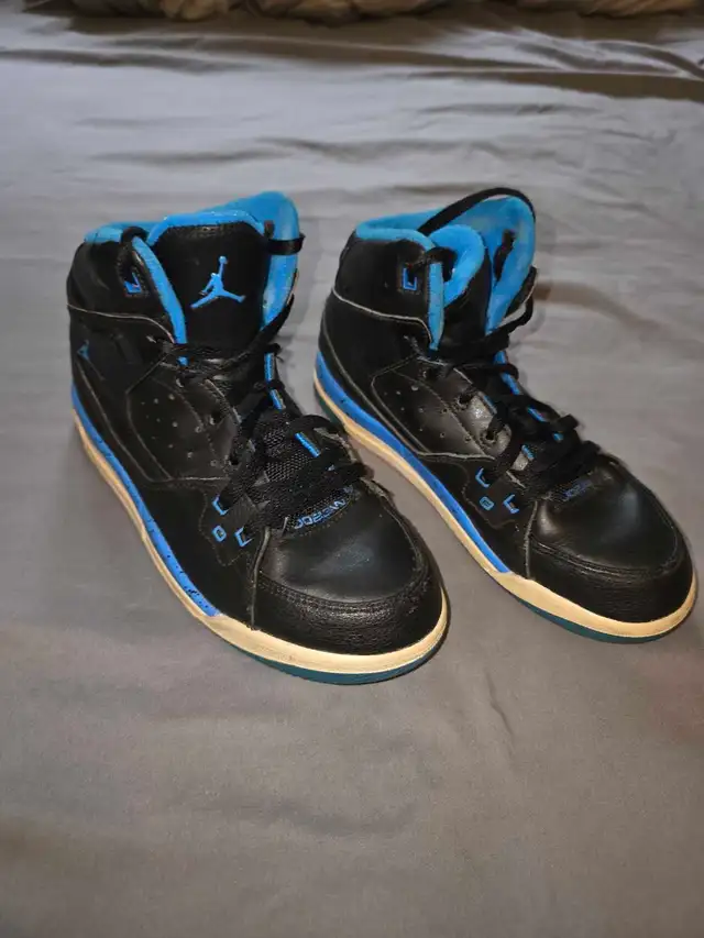 Jordan 1 Flight 2 Mid Sneakers