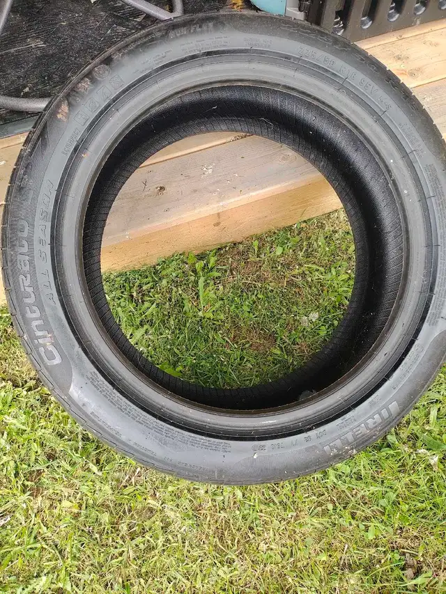 FREE. RUN FLAT TIRE, 225 50 R18