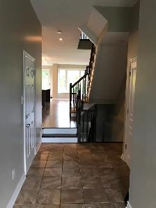 End Unit Townhouse, Townhome in Kanata Lakes for Rent - Photo 2