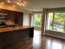 End Unit Townhouse, Townhome in Kanata Lakes for Rent - Photo 6