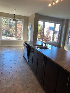 End Unit Townhouse, Townhome in Kanata Lakes for Rent - Photo 9